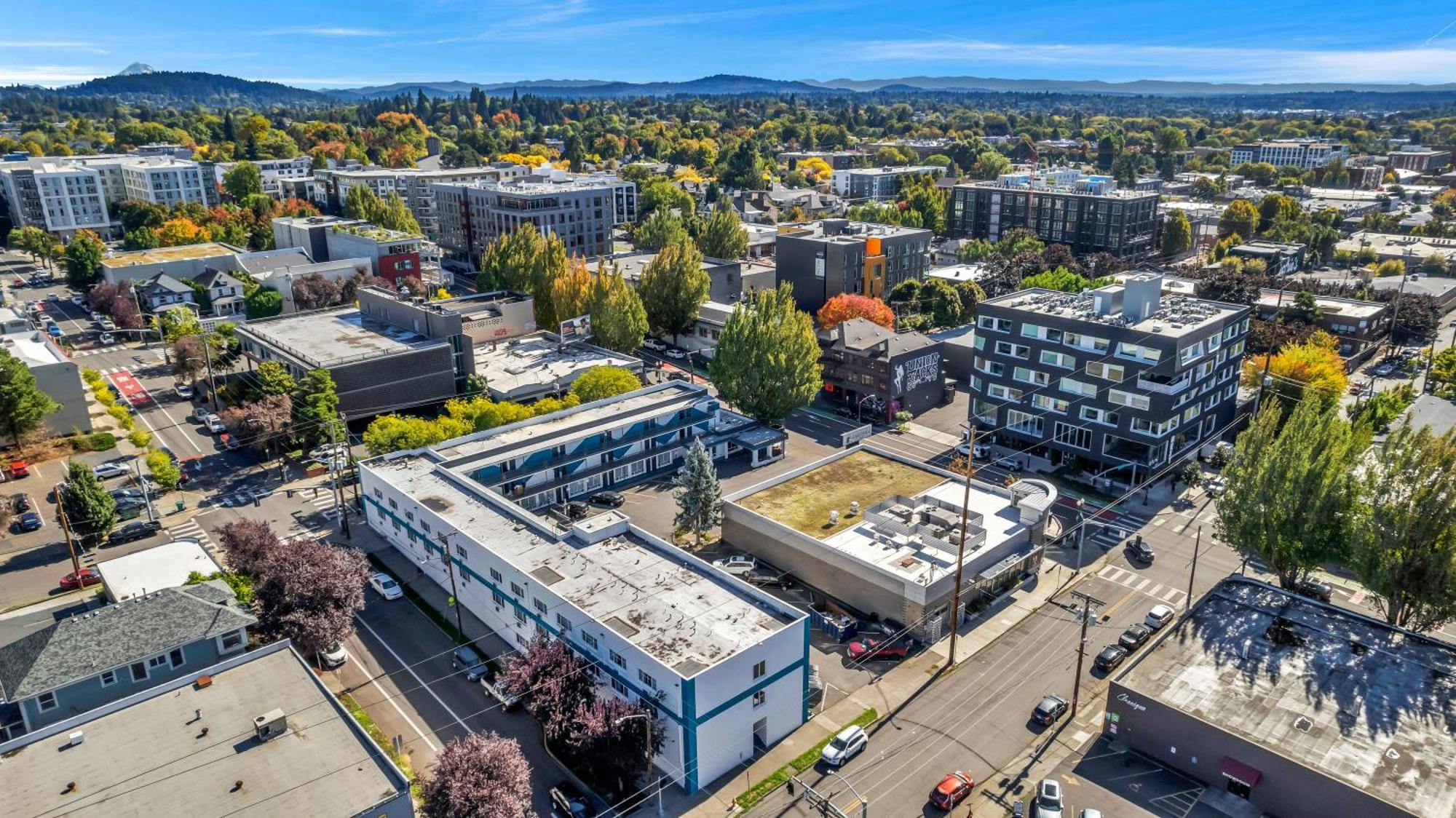 Eastside Lodge Портленд Экстерьер фото
